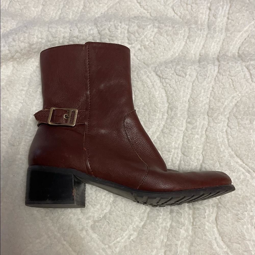 Boots - Picture 3 of 9